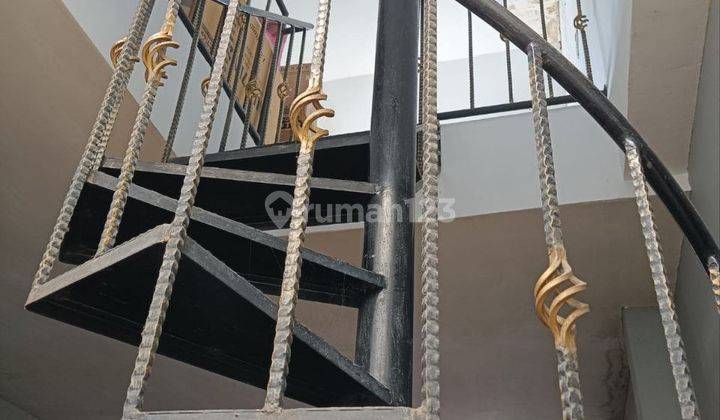 Rumah Bagus Terawat di Sulfat, Malang 10