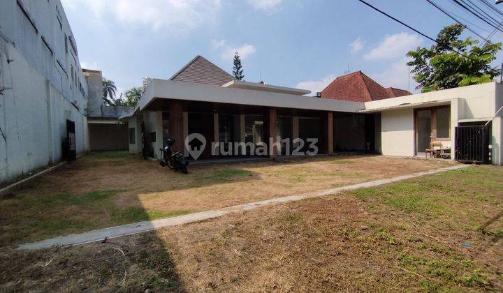 Rumah Luas Dengan Taman di Gunung gunung Malang 1