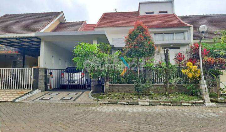 Rumah 2 Lantai Bagus Semi Furnished HGB di Permata Jingga , Malang 1