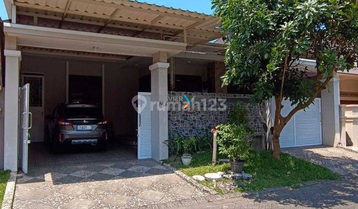 Rumah Modern Terawat di Araya Golf Boulevard Malang 1