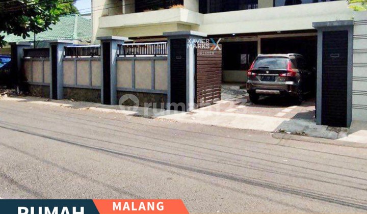 Rumah Lokasi Premium di Jalan Gresik Klojen Kota Malang 