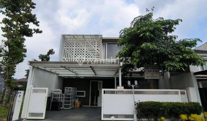 Rumah Bagus Semi Furnished di Araya Golf, Malang 1