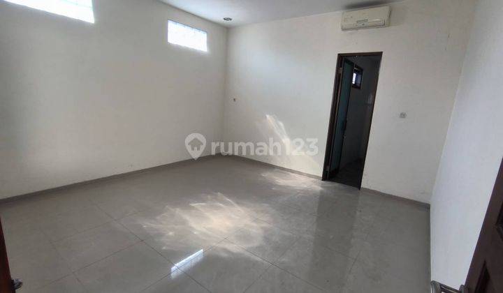 Rumah Modern Dekat Jalan Besar Ijen Klojen Kota Malang 2