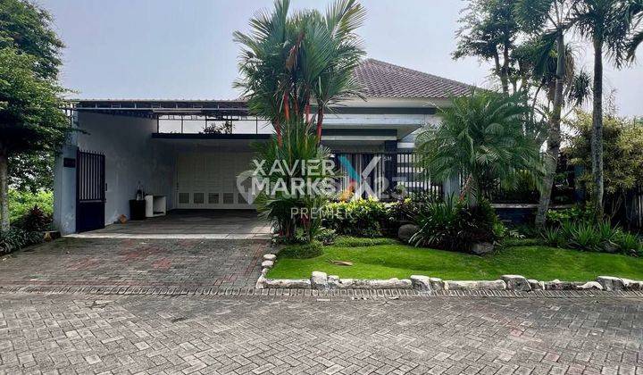 Rumah Parkir Luas Plus Kolam Renang Di Araya Golf Malang 1