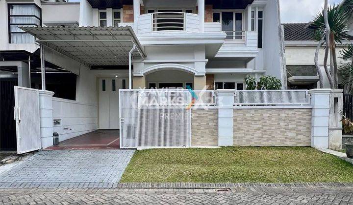 Rumah 2 Lantai Bagus Semi Furnished SHM di Araya, Malang 1