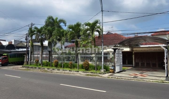 For Sale Old Money Vibe House in Elite Esberg Tidar Malang Area