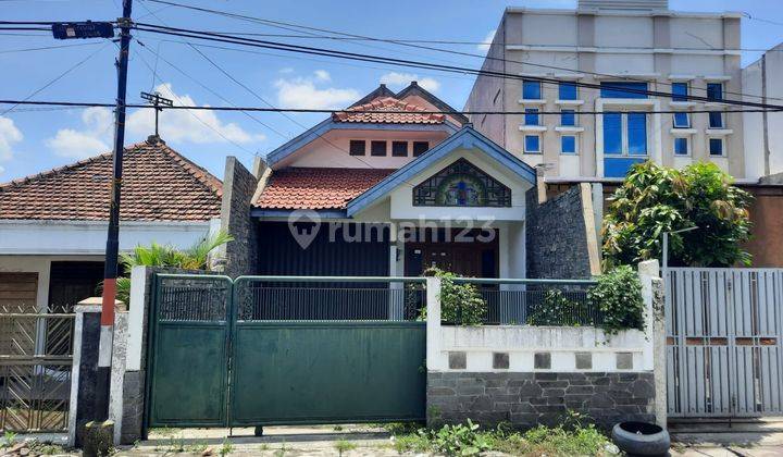 Rumah tengah kota jalan lebar bisa usaha / bisnis di Bugangan Semarang 1