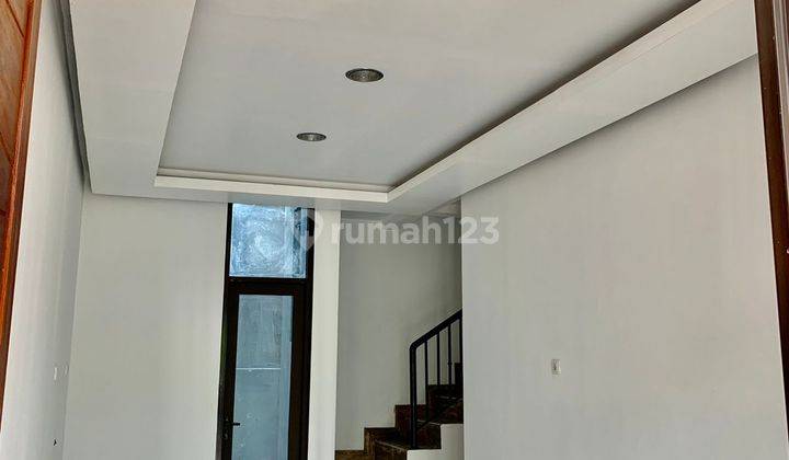 Rumah Rasa Villa di Tengah Kota Depok Plus Rooftop Pinggir Jalan Ry Margonda 2