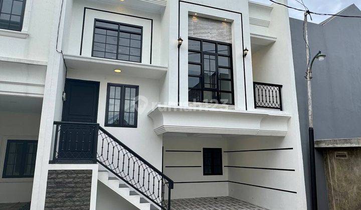 Rumah Dalam Townhouse Hanya Selangkah Tol Desari 2