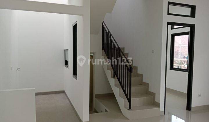 Town House 2 Lt. Bata Merah Ciputat Tanpa Dp Free Biaya  2