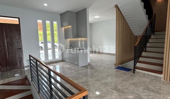Rumah Baru 3 Lantai Modern Lokasi di Dago 2