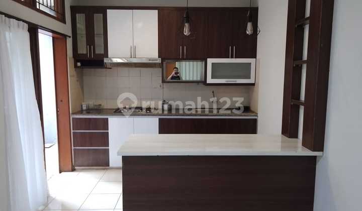 Rumah Nyaman dan Terawat Lokasi di Pondok Hijau