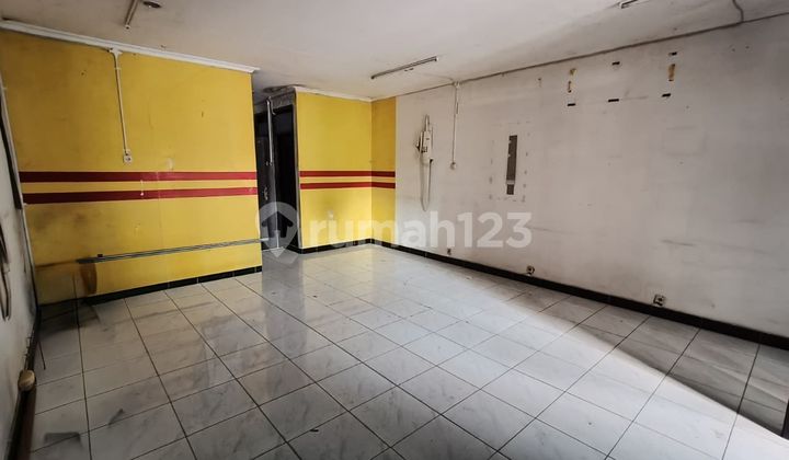 Strategic 3.5-Story Shop/Office on Soekarno Hatta 2
