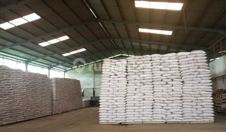 Warehouse plus plot, land only calculated in Batujajar.