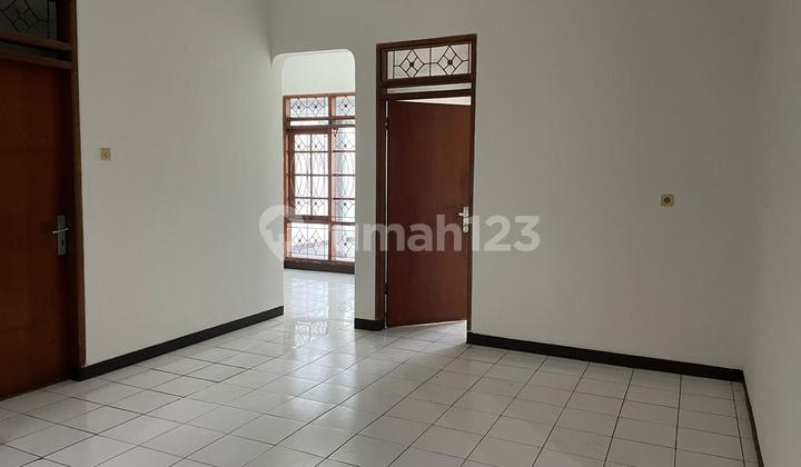 Comfortable Minimalist Modern House in Taman Kopo Indah 1