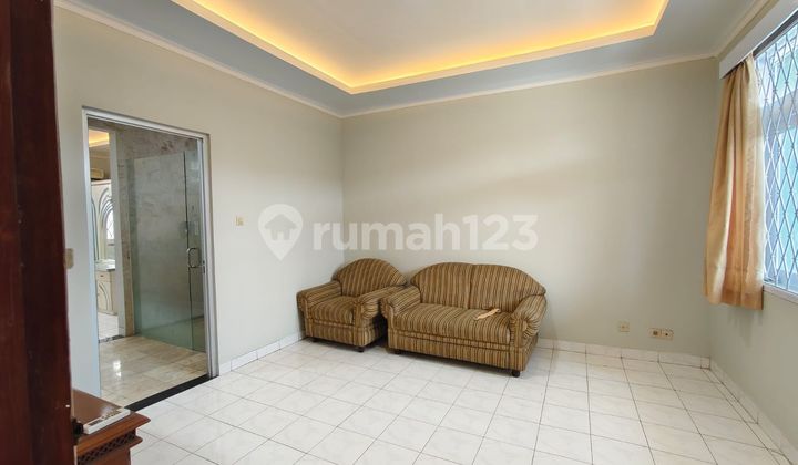 a comfortable modern house located in muara sari