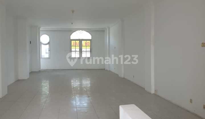 Strategic Location Shophouse on Cihampelas Main Road 2