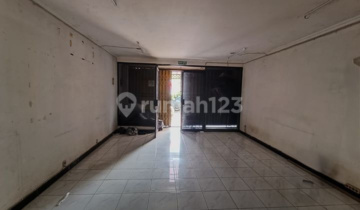 Strategic 3.5-Story Shop/Office on Soekarno Hatta 1