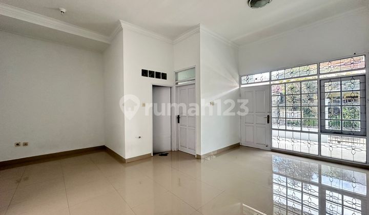 Rumah Minimalis Modern di Taman Kopo Indah 2 1