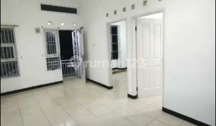 Minimalist Hook House within Pasir Impun Complex