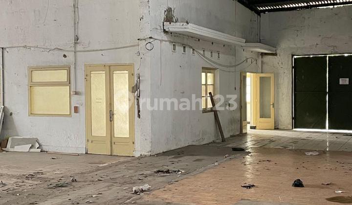 Gudang Luas Akses Kontainer di Jatayu Lokasi Strategis