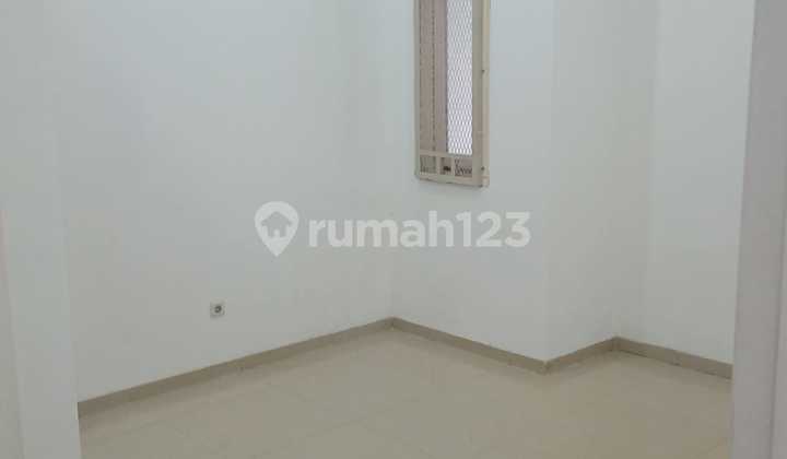 Rumah Modern Nyaman 2 Lantai di Setra Duta