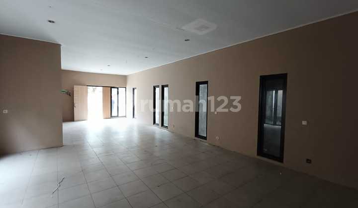 Strategic 1.5-Story House Located in Sayap Karapitan