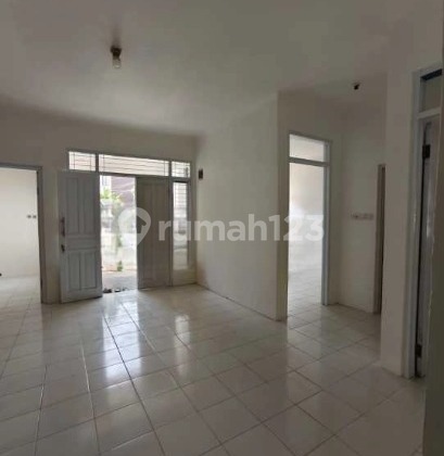 Minimalist Comfortable House in Taman Cibaduyut Indah Minimalist Comfortable House in Taman Cibaduyut Indah