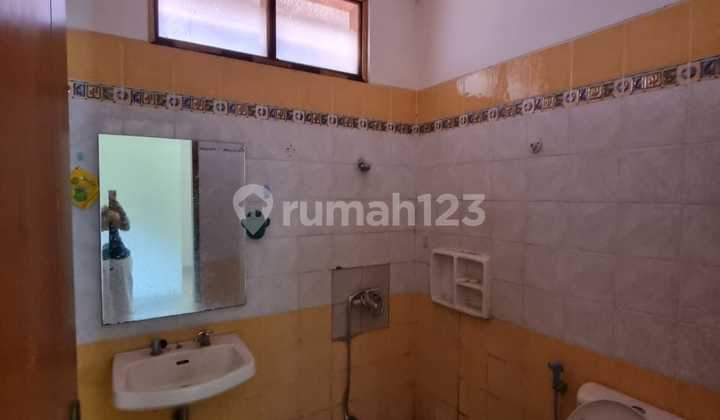 Rumah Hommy Nyaman Desain Mediteranian di Setra Duta 2