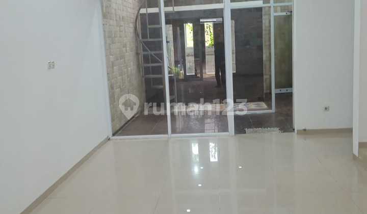 Rumah Modern Nyaman 2 Lantai di Setra Duta 2