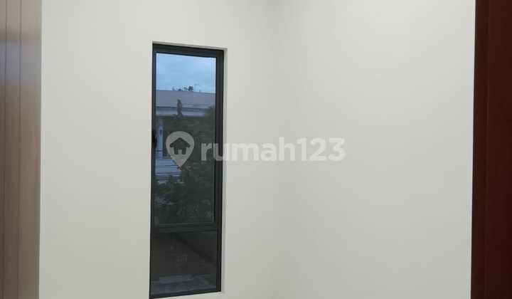 Rumah Minimalis Bangunan Baru di Komplek Mekar Wangi 2