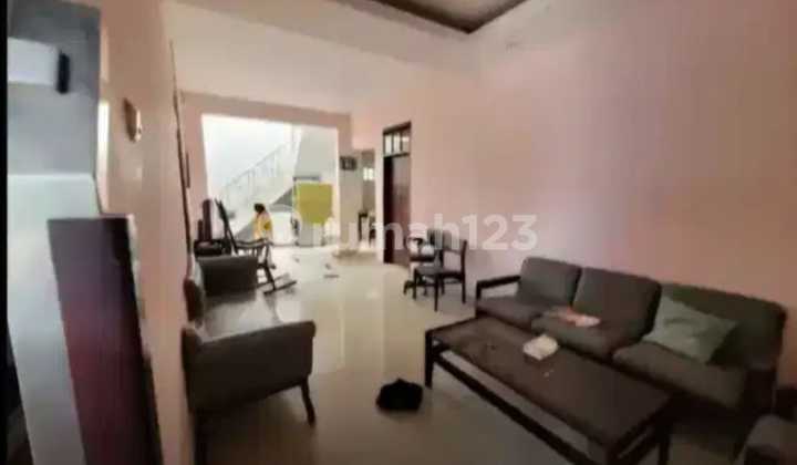 Rumah Modern Nyaman Lokasi di Komplek Arcamanik