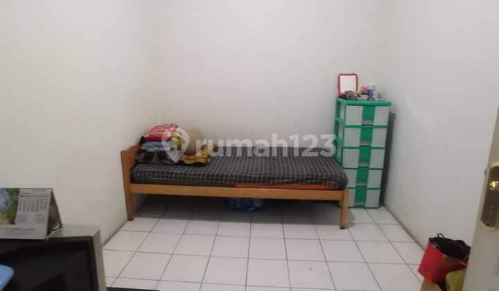 Rumah Minimalis 1.5 Lantai Lokasi di Taman Holis Indah 2