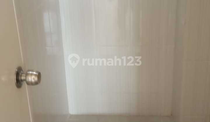 3-Story Shop House Located on Sangkuriang Main Road 2