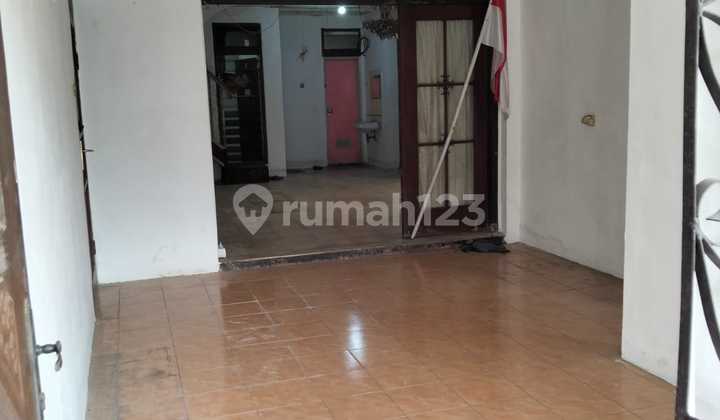 Rumah Terawat Minimalis Modern di Jaka Puwa Bandung
