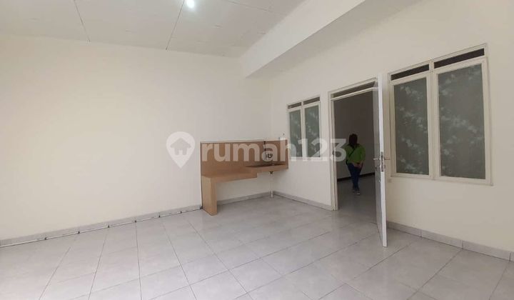 Comfortable Minimalist House in Taman Kopo Indah 3