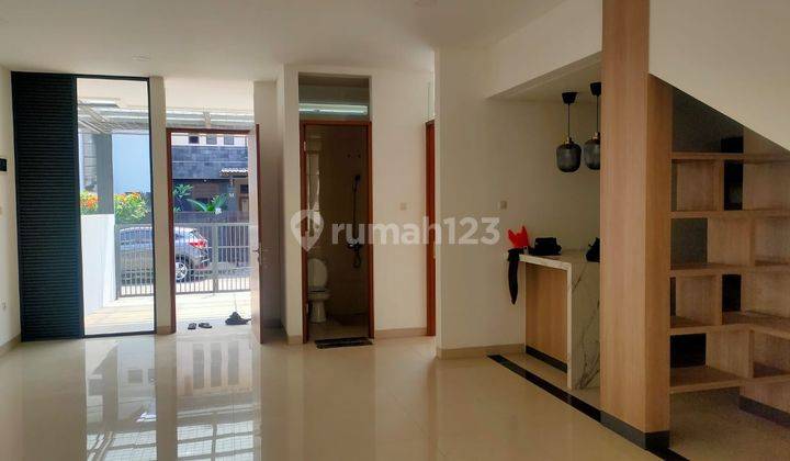 Rumah Minimalis Cantik Strategis di Sayap Bkr 1