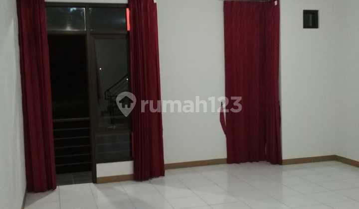 Ruko Lokasi Strategis 3 Lantai di Taman Kopo Katapang