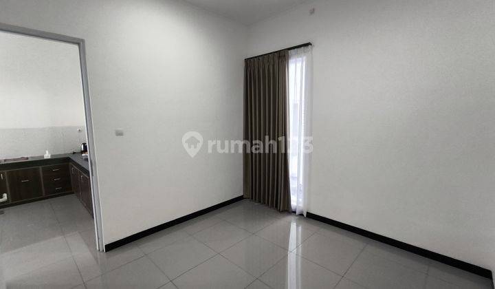 Rumah Minimalis Modern Nyaman di Taman Kopo Indah 5 2