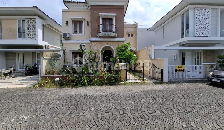 Rumah Modern Dalam Perumahan Mewah Depok Sleman Yogyakarta Rumah Modern Dalam Perumahan Mewah Depok Sleman Yogyakarta