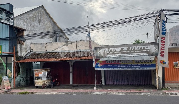 Bonus Land with Building for Sale on Monjali Street - Premium Location