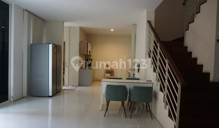 Luxury 5-Bedroom House in Citra Sun Garden, Sleman 2