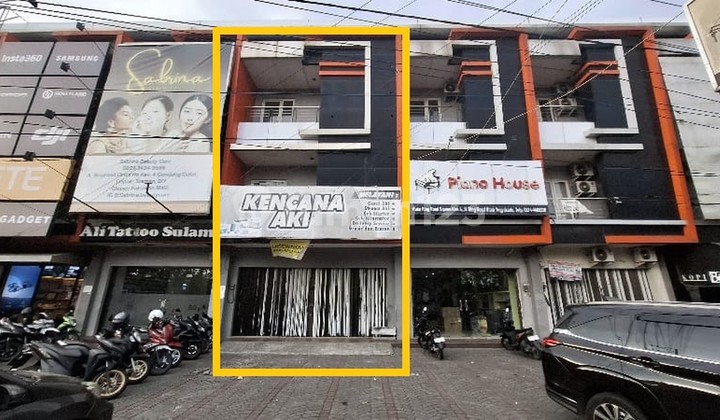 For Rent: 3-Story Shop House in Strategic Location in Front of Pakuwon Mall For Rent: 3-Story Shop House in Strategic Location in Front of Pakuwon Mall