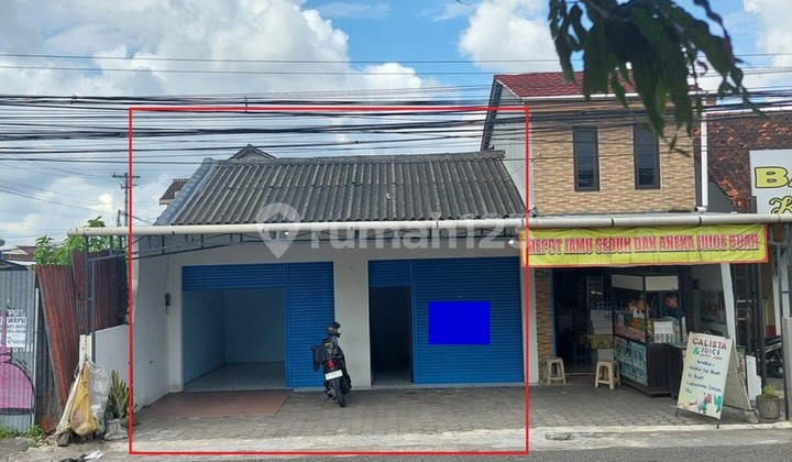 For Rent 2 Adjoined Shophouses in Strategic Location Near Transmart Maguwo - Depok Sleman 2