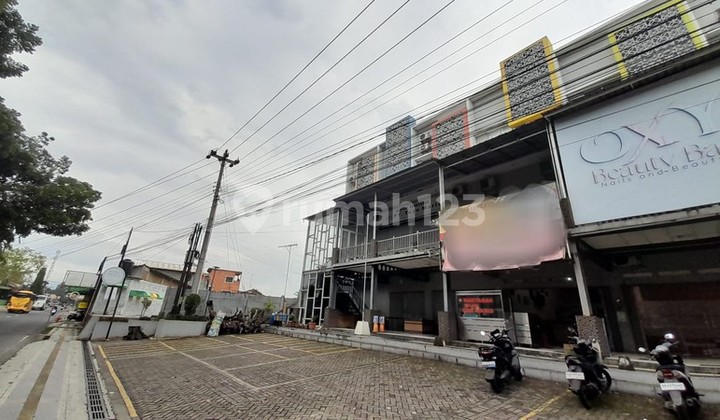 For Rent: Strategic 3-Story Shop House in Grand Maris, Banyurojo, Mertoyudan, Magelang