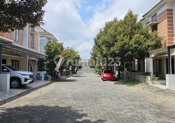 Semi-Furnished Minimalist House in Royal Maguwo Housing, Kalasan, Sleman 2