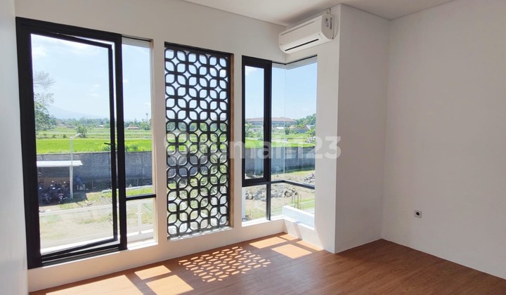 Perumahan Mewah dengan "Sky Balcony" pertama di Jogja. Lokasi Strategis Dekat Pakuwon Mall Dan UPN 2