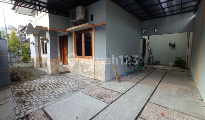 Cheap Strategic Rental House Near UGM Large Yard