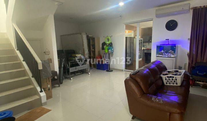 Rumah Cluster Semifurnish Halaman Luas di Helios Suvarna Sutera 2