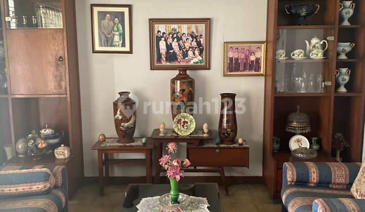 Tanah Kusir House South Jakarta Strategic Location 2